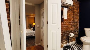 1 chambre, bureau, fer et planche Ă repasser, lit parapluie