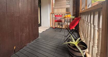 Charming Studio-Style 1BR Apartment Exposed Brick and Full Kitchen-Midtown ATL