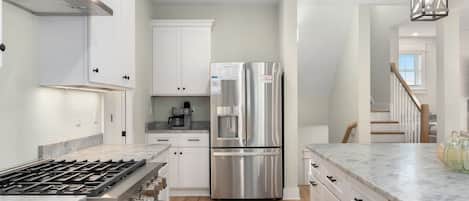 NH369: Nags Head 369 | ML Kitchen Area - Island Seating for 4