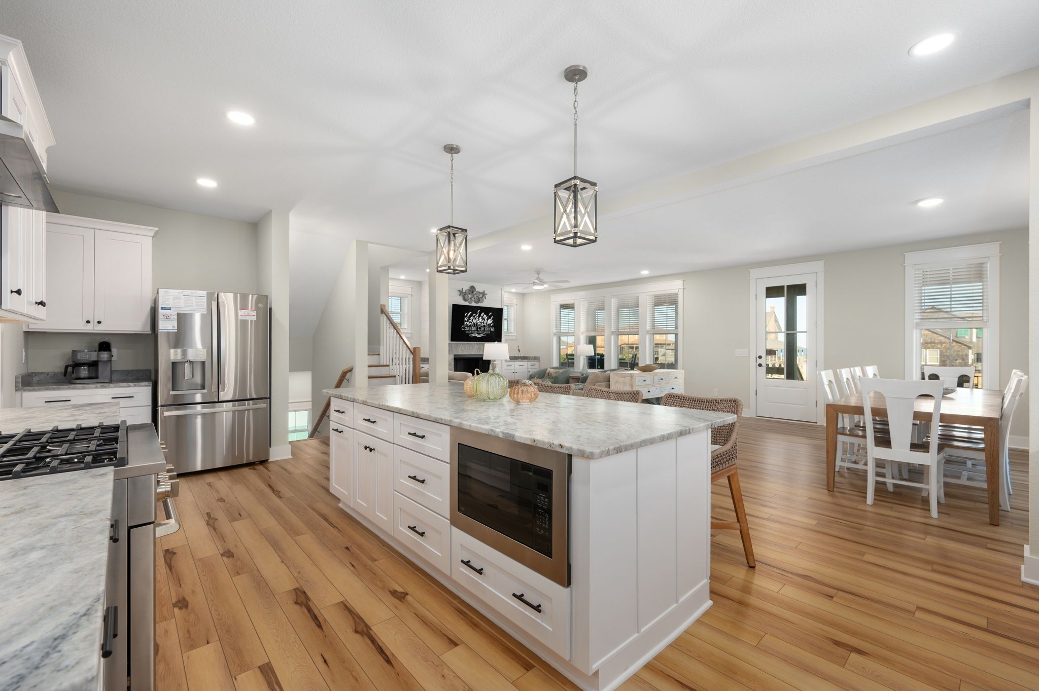 雪櫃、微波爐、焗爐、爐具