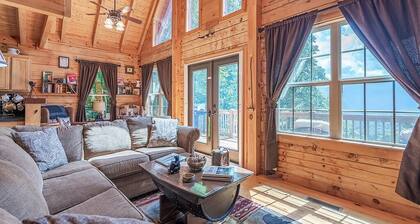COZY BEAR CABIN - Private, Cozy, Family Friendly, Mountain Views, Pool Table!
