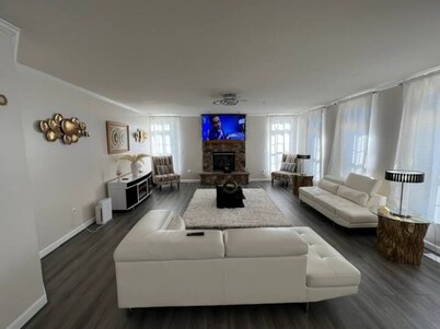 Spacious and Cozy 8 Bedrooms house w/ Gym near D.C