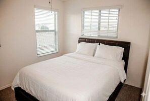 4 habitaciones, tabla de planchar con plancha y wifi gratis 