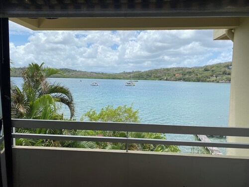 Amazing water front condo with AC in Les Trois-Îlets, Pointe du bout