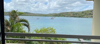 Amazing water front condo with AC in Les Trois-Îlets, Pointe du bout