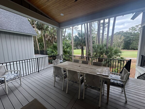 تناول الطعام بالخارج