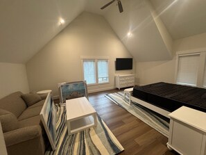 5 bedrooms, iron/ironing board, free WiFi, bed sheets