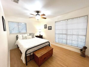 3 Schlafzimmer, Bügeleisen/Bügelbrett, WLAN, Bettwäsche