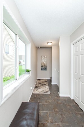 Interior - King I Patio I Garage I Self-Checkin I Smart TVs (West Fargo)