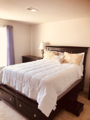 Room - Comfort-Focused DC Stay. Adjustable Bed. Move-In Ready. Includes W/D & Utilities (Washington)