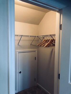 Interior - Comfort-Focused DC Stay. Adjustable Bed. Move-In Ready. Includes W/D & Utilities (Washington)