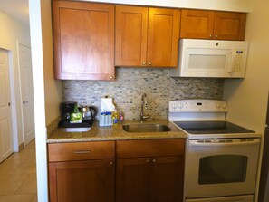Fridge, microwave, oven, coffee/tea maker