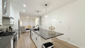 Mikrowelle, Ofen, Herdplatte, Geschirrspüler