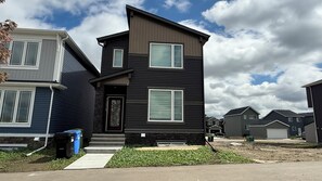 Exterior - Casa Koko | Luxe 3BR Getaway (Calgary)