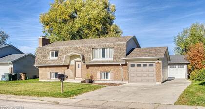 4 bedroom home close to camplex, airport and shopping