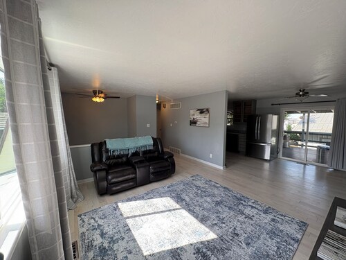 4 bedroom home close to camplex, airport and shopping 