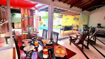 Café da manhã continental grátis todos os dias
