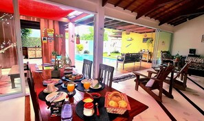 Free daily continental breakfast  - Casa Santa María Búzios (Búzios)