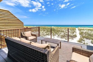 Property grounds - On Turtle Time, 4 bedroom, 4 bath, Pet friendly (Navarre Beach)