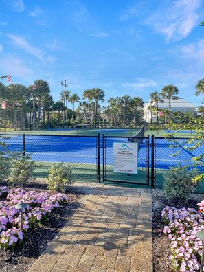 Sports court - Beautiful Gulf view condo on Sanibel Island Sanibel Inn 513 (Sanibel)