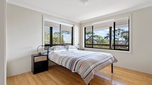 4 bedrooms, bed sheets