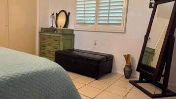 4 bedrooms, desk, iron/ironing board, free WiFi