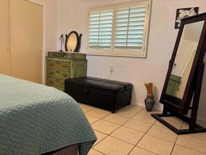 4 bedrooms, desk, iron/ironing board, free WiFi