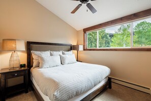 4 bedrooms, desk, iron/ironing board, free WiFi