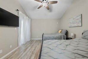 2 Schlafzimmer, Zimmersafe, Bügeleisen/Bügelbrett, WLAN