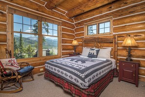 4 bedrooms, desk, iron/ironing board, free WiFi