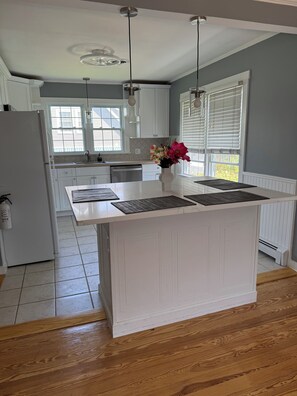Private kitchen - Peaceful 2-bedroom apartment with AC in Spring Lake Heights close to the beach. (Spring Lake)
