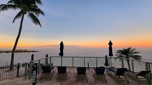 Luokittelematon kuva, 5 kautta 36, painike