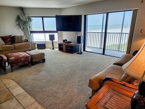 TV, DVD player - 0721 - 6610 Building (Fort Myers Beach)