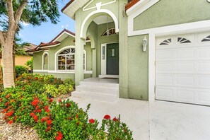 Exterior detail - Tropical Paradise, Heated Pool & Spa - South Lake Solitude - Roelens (Fort Myers)
