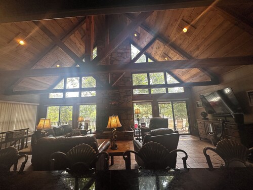 Beautiful waterfront home on Grand Lake, Fire pit, private dock in Fishtail Cove