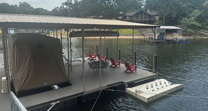 Beautiful waterfront home on Grand Lake, Fire pit, private dock in Fishtail Cove