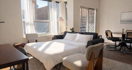 Upscale Apartment Near Lake Michigan