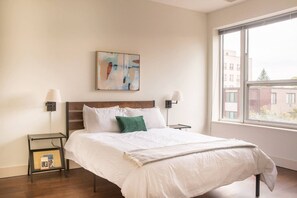 2 slaapkamers, een bureau, een strijkplank/strijkijzer, gratis wifi