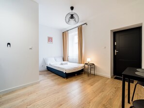 Iron/ironing board, WiFi, bed sheets