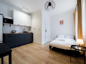 Iron/ironing board, WiFi, bed sheets