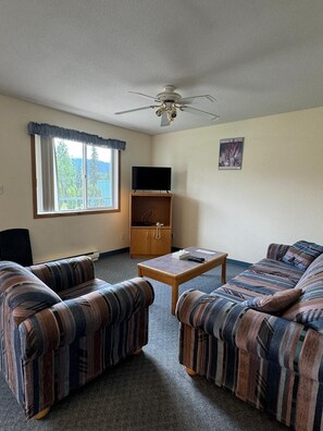 Comfort Double Room, Kitchen, Mountain View | Living area