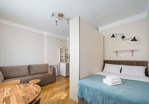 Iron/ironing board, WiFi, bed sheets