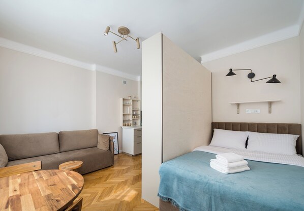 Iron/ironing board, WiFi, bed sheets