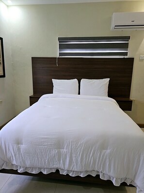 1 bedroom, iron/ironing board, bed sheets