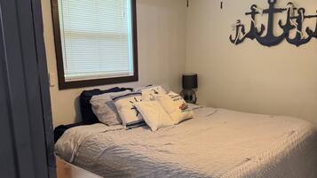 2 bedrooms, WiFi, bed sheets