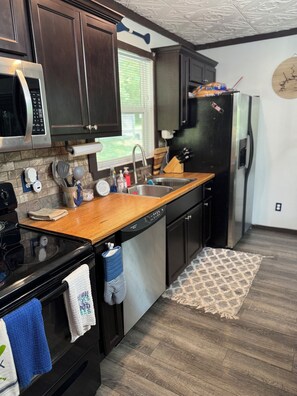 Microondas, horno, parrilla de estufa y lavavajillas 