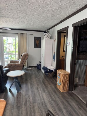 Interior - The Lakeview Cabin (Clarkson)