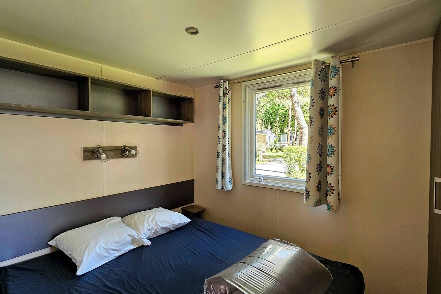 3 slaapkamers, een strijkplank/strijkijzer, reisbedje