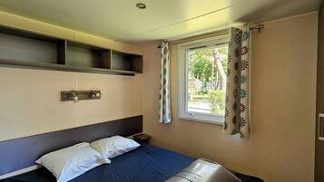 3 chambres, fer et planche Ă repasser, lit parapluie