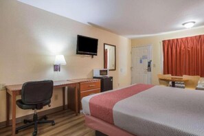 Desk, laptop workspace, iron/ironing board, free WiFi